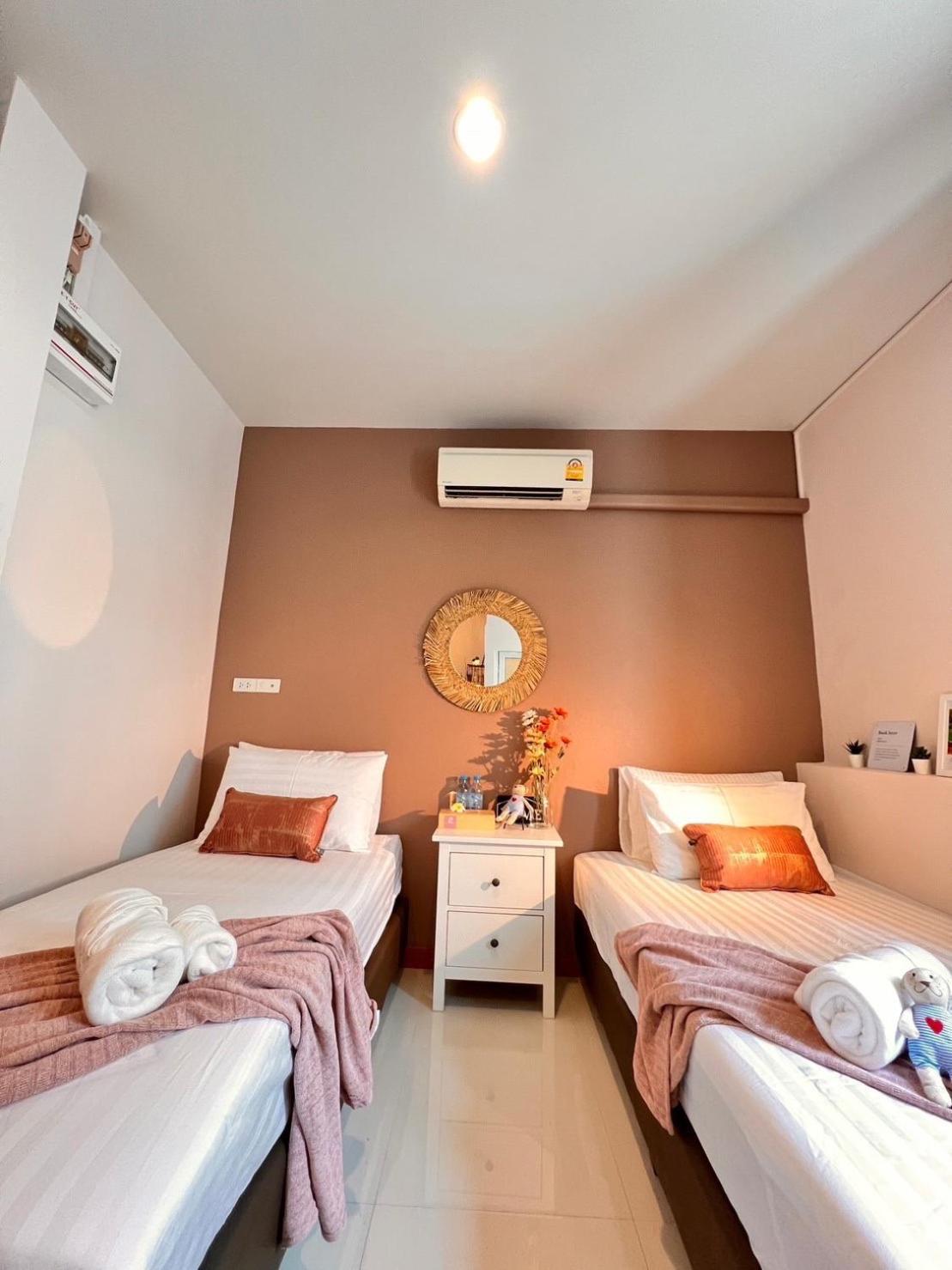 Por Poshtel Kanchanaburi Dış mekan fotoğraf